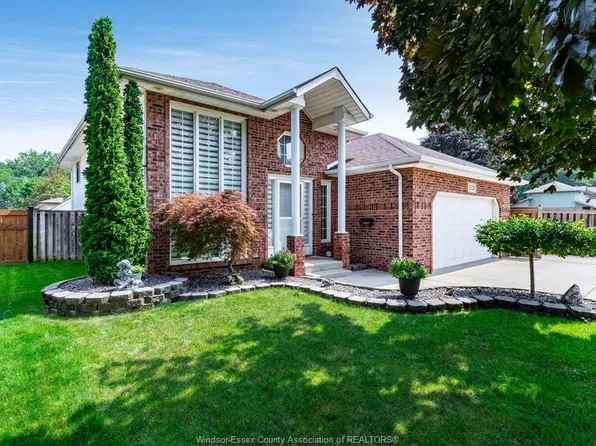 1520 Maple Ave, Lasalle, ON N9J 3L3