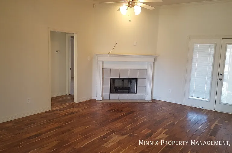 1002 Oshkosh Ave — Photo 5