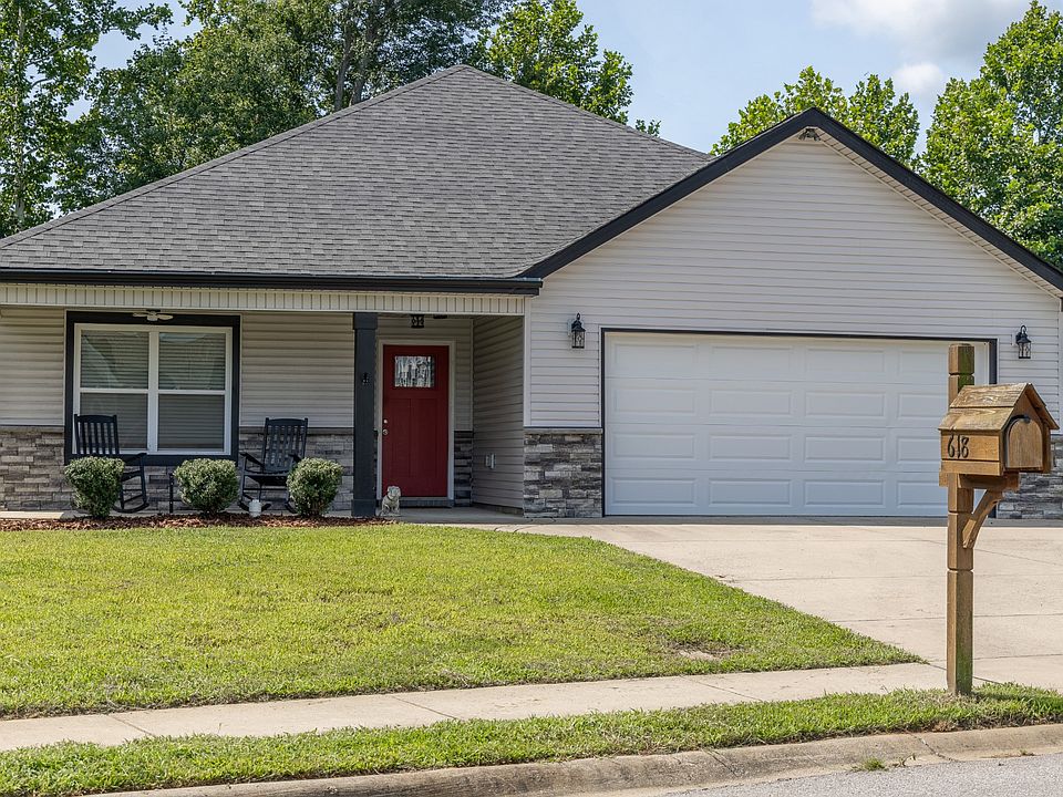 1st image of 618 Bassett Ln