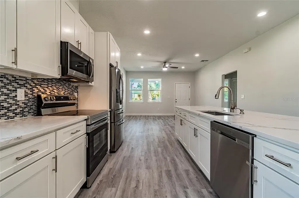 3 bed, 2042 sqft, $3,500 — Photo 2
