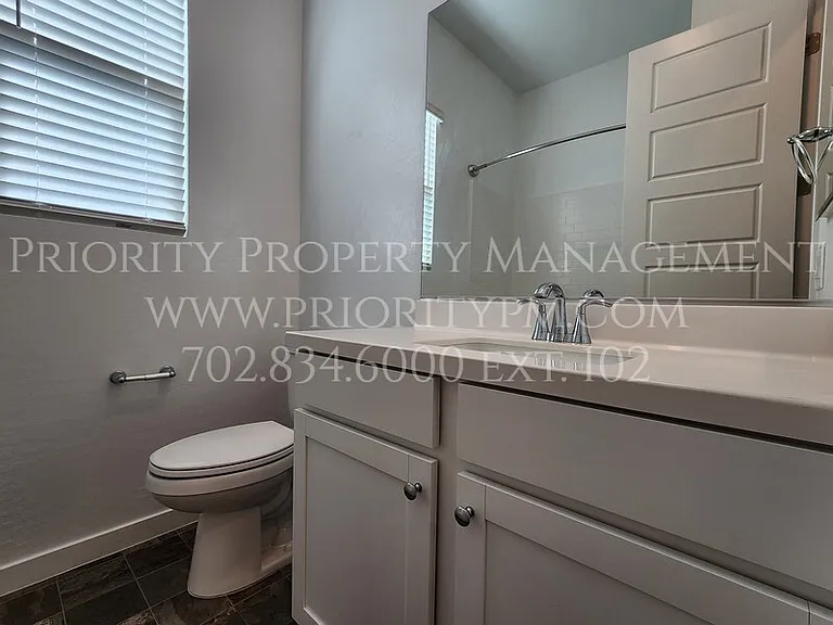 684 Sunray Park St — Photo 5