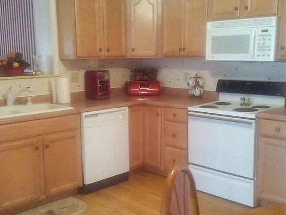 Nice kitchen with dishwasher