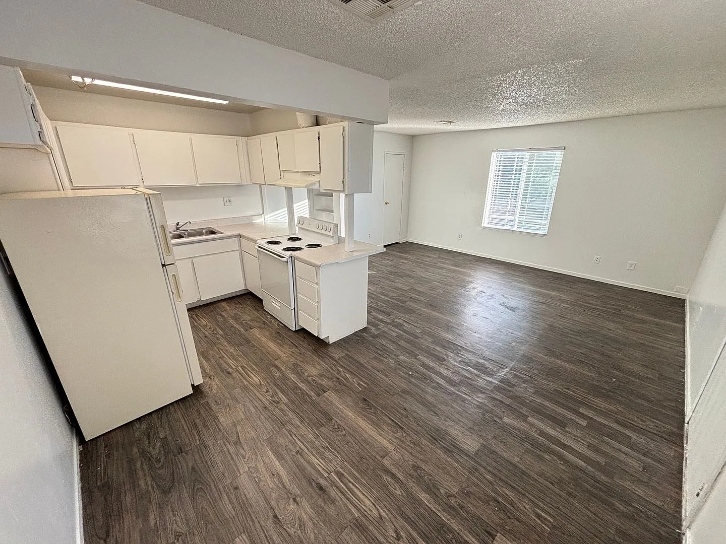 147 Westminster Way Unit D — Photo 3