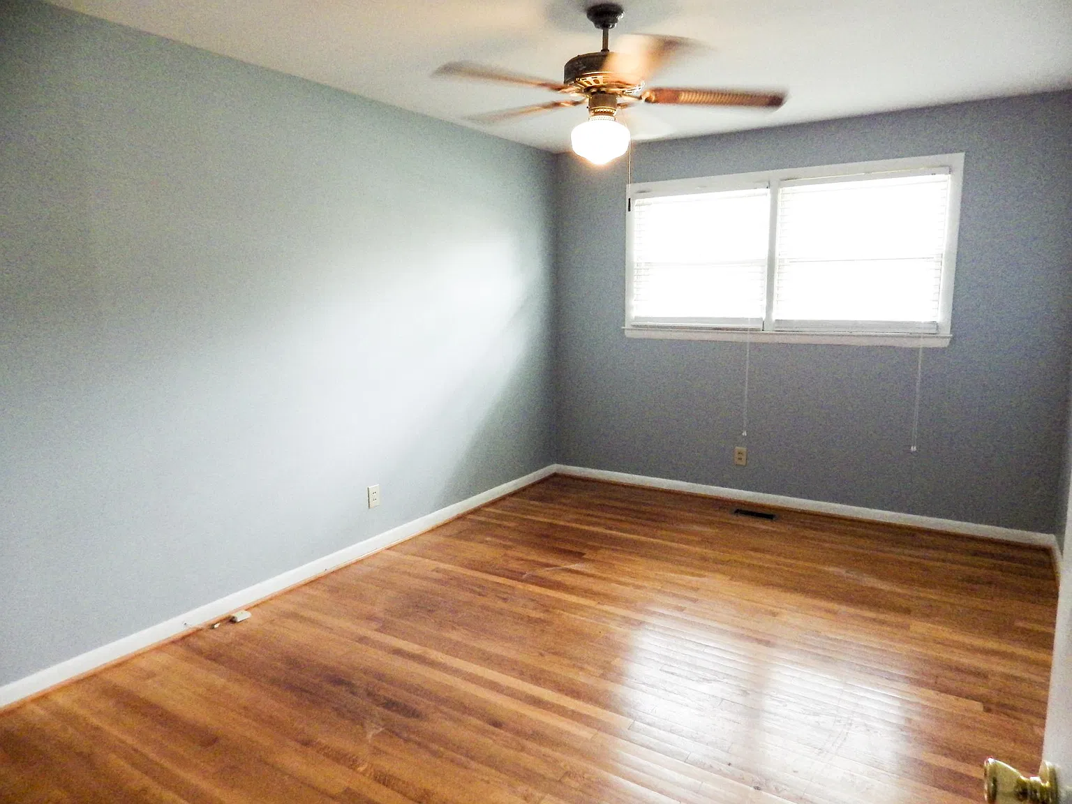 3 bed, 1980 sqft, $1,900 — Photo 1