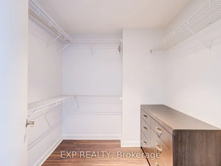 210 Victoria St #Penthouse 09 — Photo 37