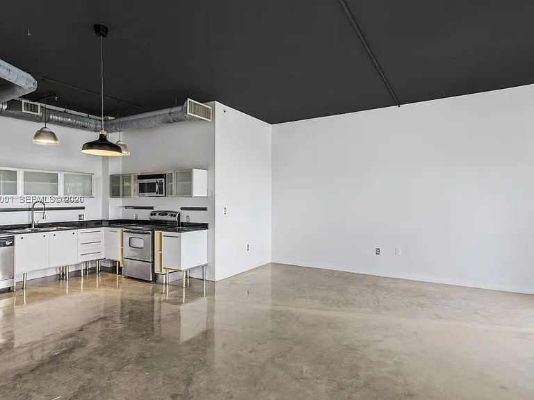 10 S River Dr #1207 — Photo 1