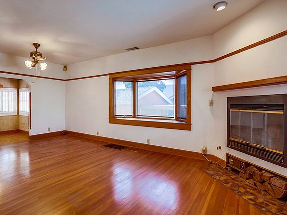 4th image of 1215 Meade Ave
