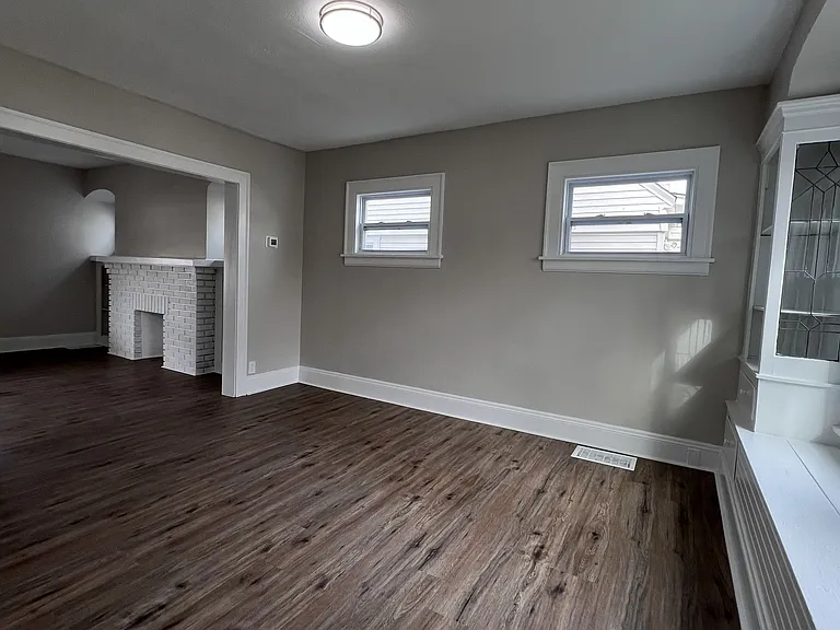10610 Langton Ave — Photo 4