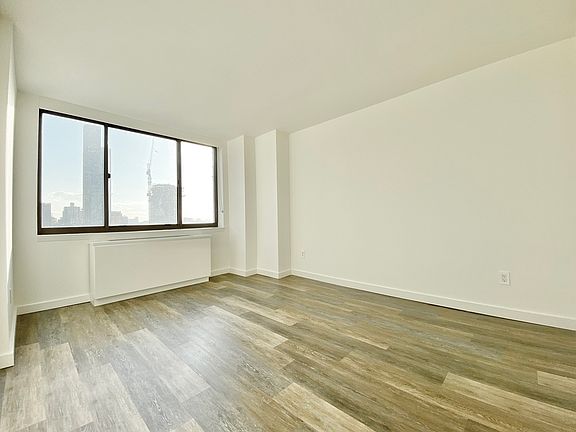 5th image of 520 W 43rd St APT 26K