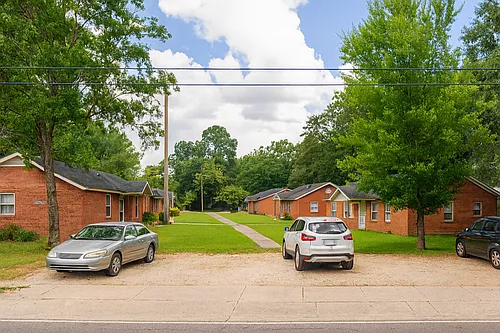 Heritage Oaks @ Virginia (Section 8) Photo 1