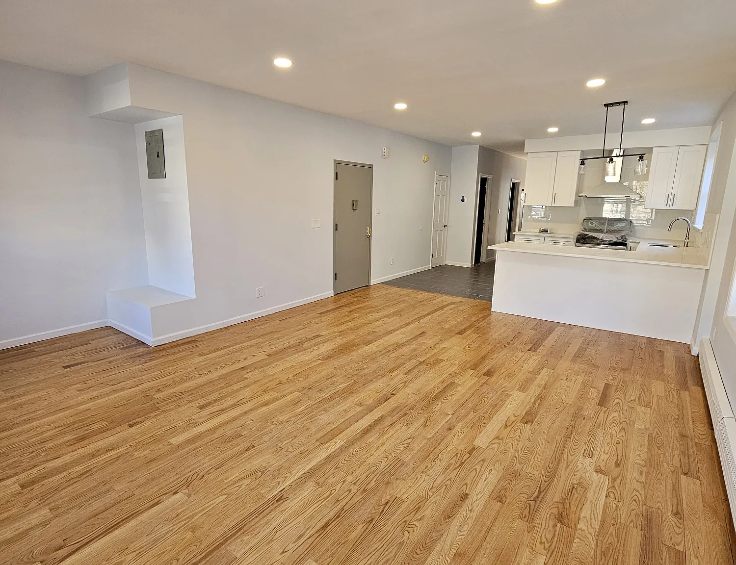 3 bed, 1400 sqft, $4,000 — Photo 3