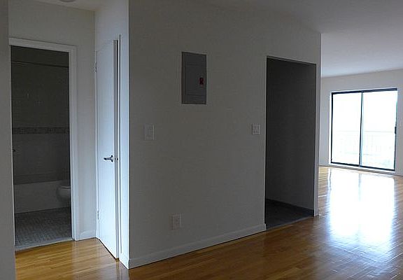 3rd image of 245 E 84th St APT 17A