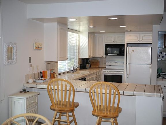 Clean and fully equiped kitchen