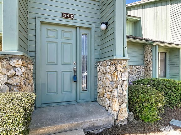 3rd image of 134 Blue Heron Dr APT C