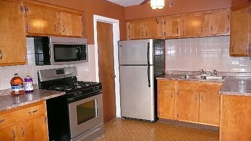 4th image of 246 Ashland Ave