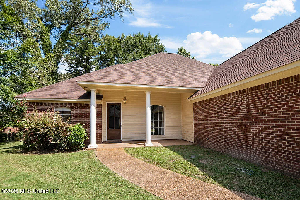 3 bed, 2.0 bath, 2060 sqft, $2,800 — Photo 2