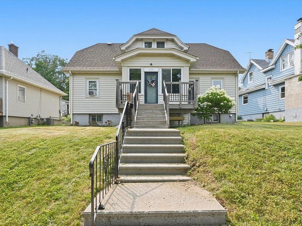 1st image of 629 Spear Ave
