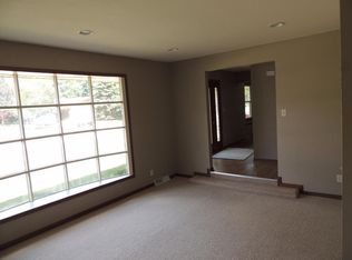 15215 W Mayflower Dr, New Berlin, WI 53151