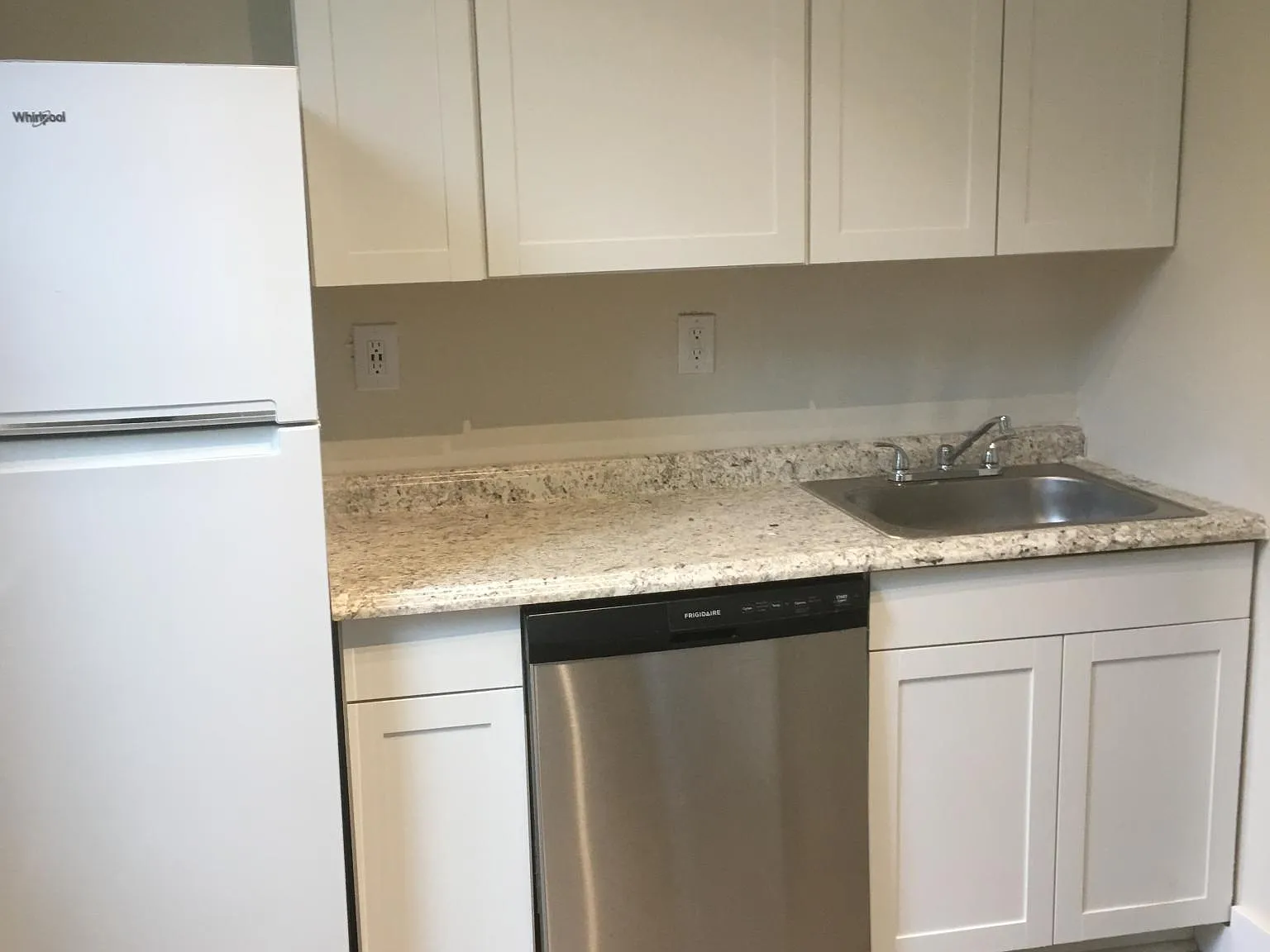 3 bed, 900 sqft, $1,700 — Photo 4