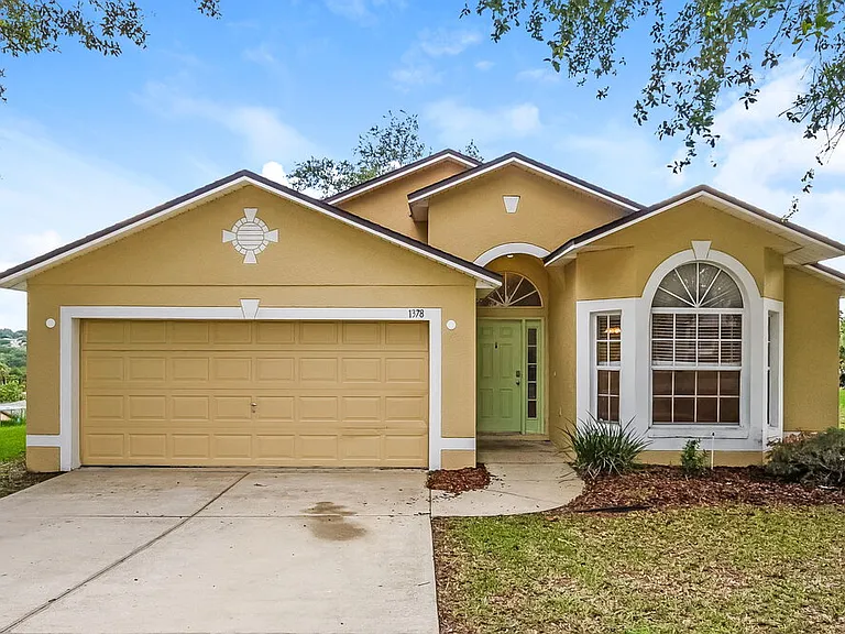 1378 Willow Crest Dr — Photo 1
