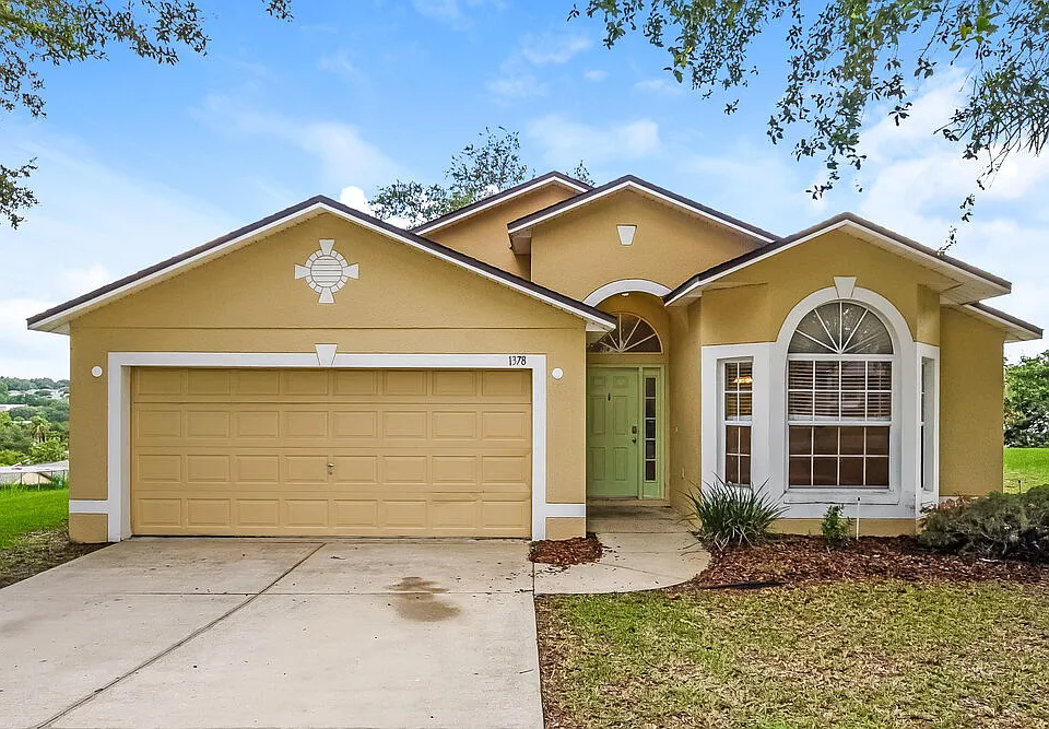 1378 Willow Crest Dr