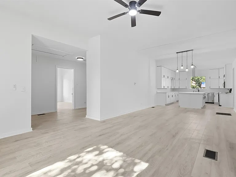 605 N Main St — Photo 6