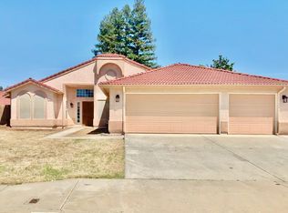 733 Burgan Ave, Clovis, CA 93611