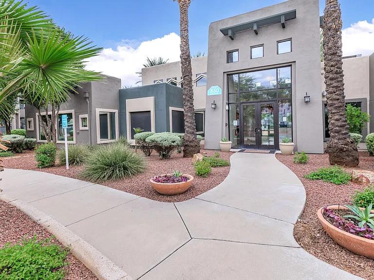 Riverwalk Luxury Apartments — Photo 19