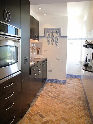 Sold by Ann Weintraub, Ltd. | media 18