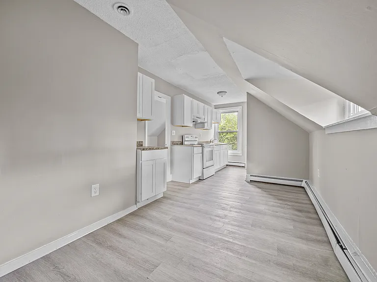 133 Davenport Ave #3B — Photo 1