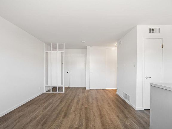 4th image of 1439 Floribunda Ave
