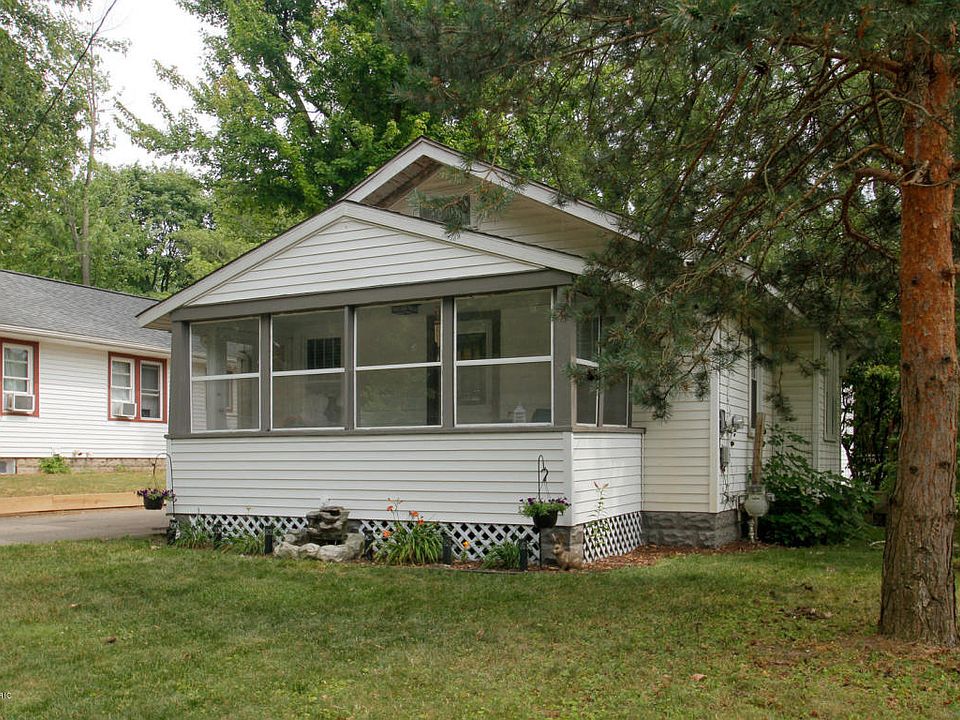 1st image of 427 Pierce Ave