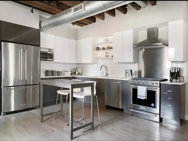 121 Green St #2 — Photo 6
