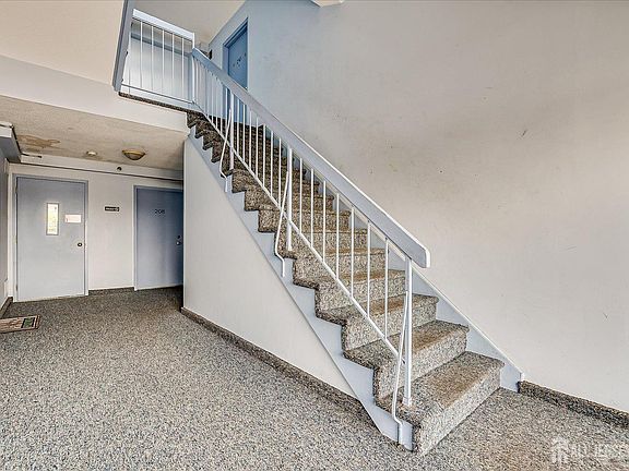 5th image of 213 Peach St