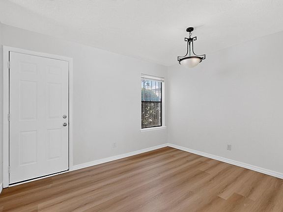 4th image of 7201 Santa Fe Trl NW