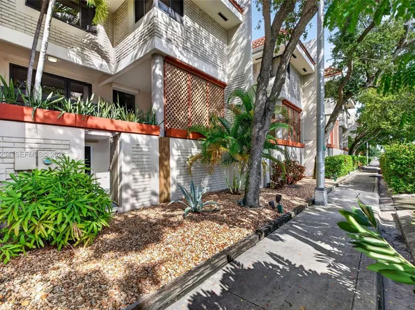 1401 NE 9th St APT 50, Fort Lauderdale, FL 33304