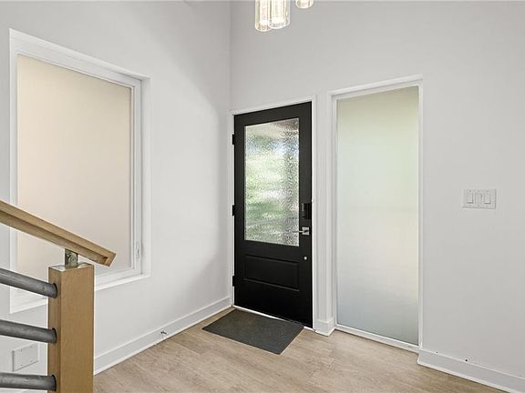 4th image of 822 Argonne Ave NE