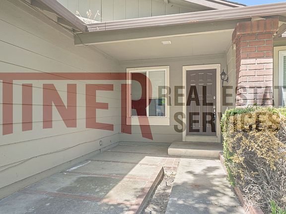 3rd image of 23 Marilyn Cir