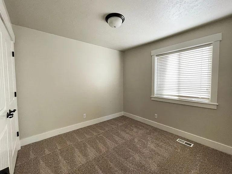 709 N Saddlebrook Way — Photo 8