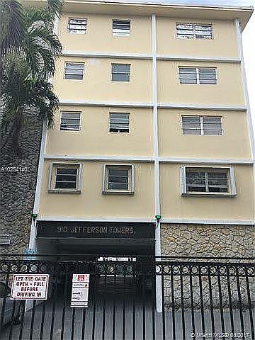 2nd image of 910 Jefferson Ave APT 5E