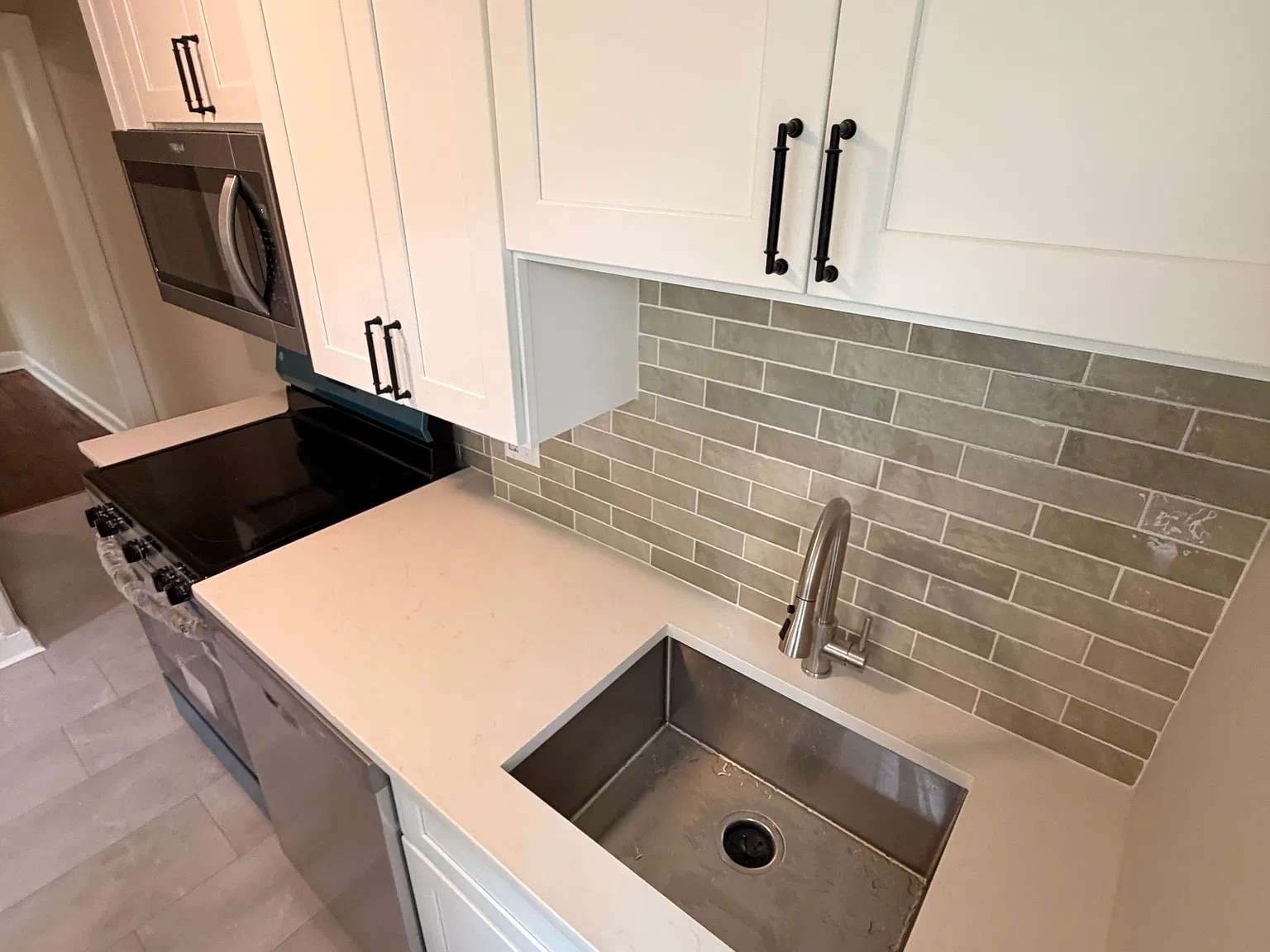 3 bed, 1176 sqft, $1,800 — Photo 3