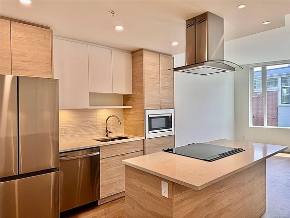 4th image of 1628 Store St #814