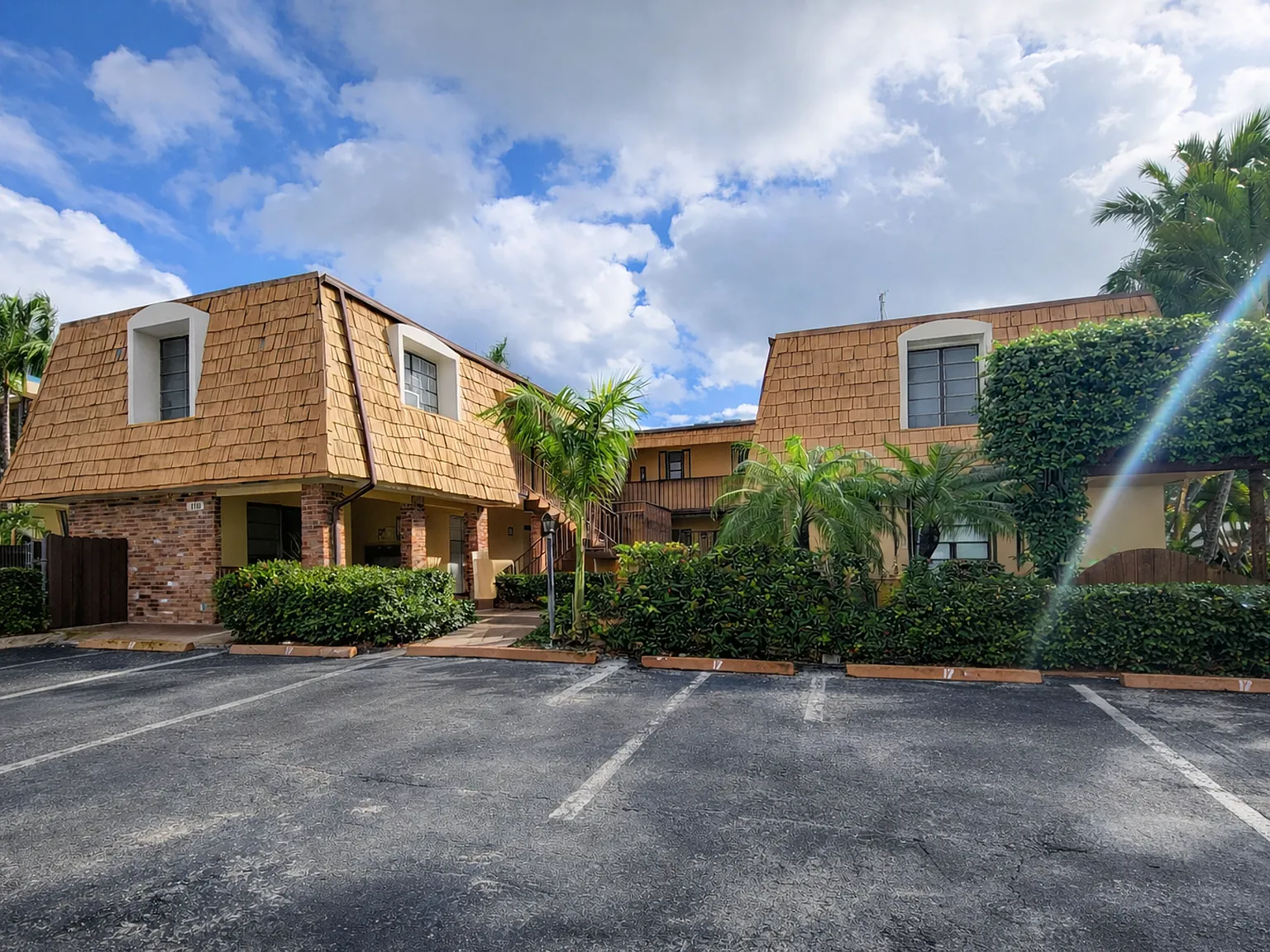 Waterfront with Pool - Las Olas Isles - walk to Las Olas, Beach $995 Special Dep & $995 First mon... — Photo 3