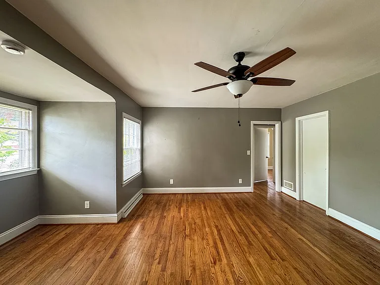 318 Fairwood Ct — Photo 3