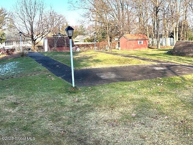 4th image of 9 Sunset Lane