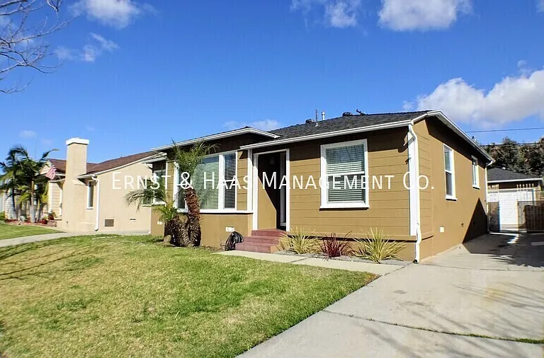 2953 Silva St — Photo 1