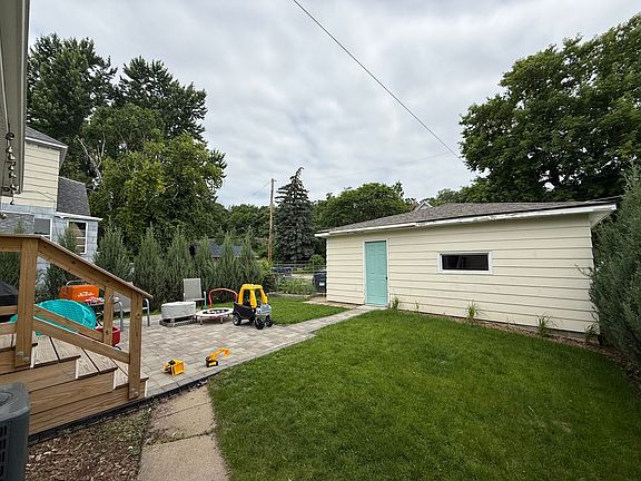 3rd image of 429 Goodrich Ave