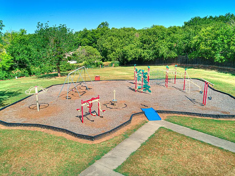 Post Oak Apartments — Photo 48