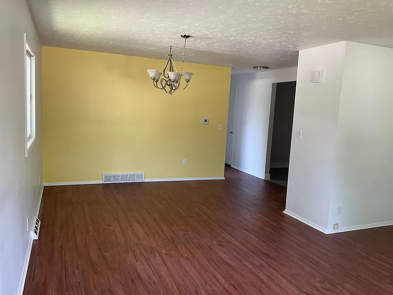 2633 S Green Rd — Photo 17