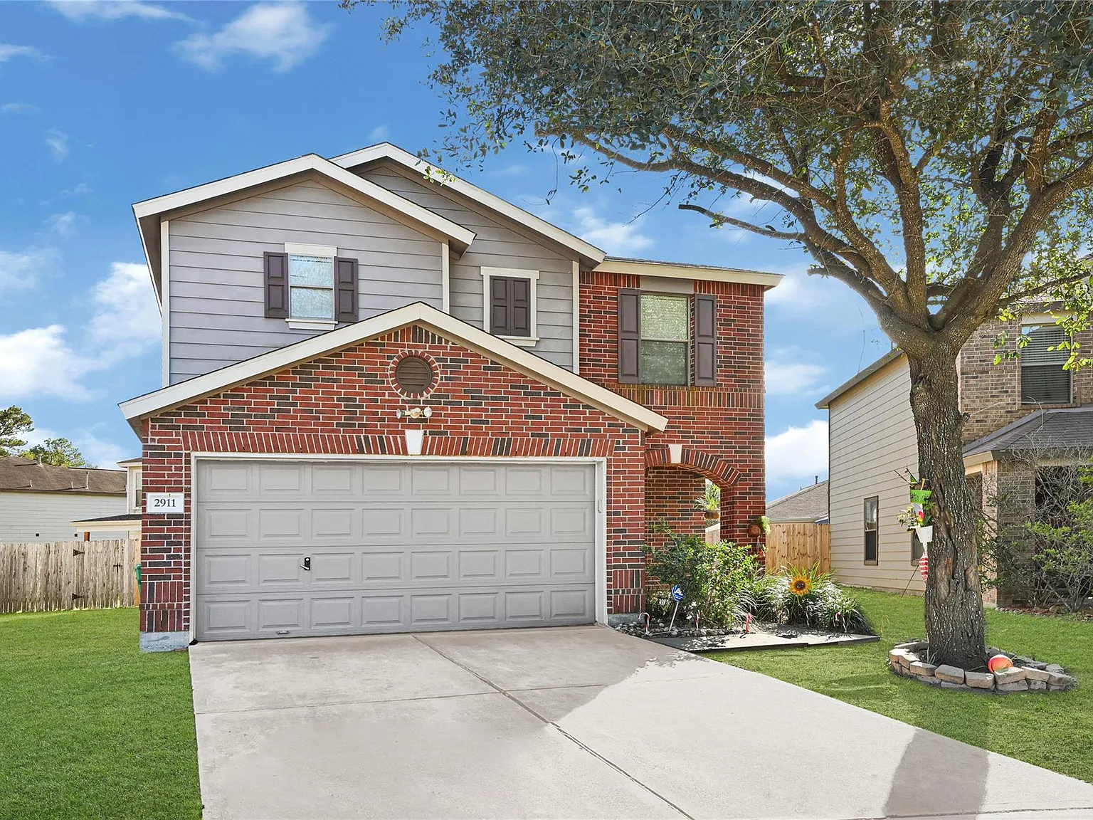 3 bed, 2.5 bath, 2182 sqft, $2,400 — Photo 1